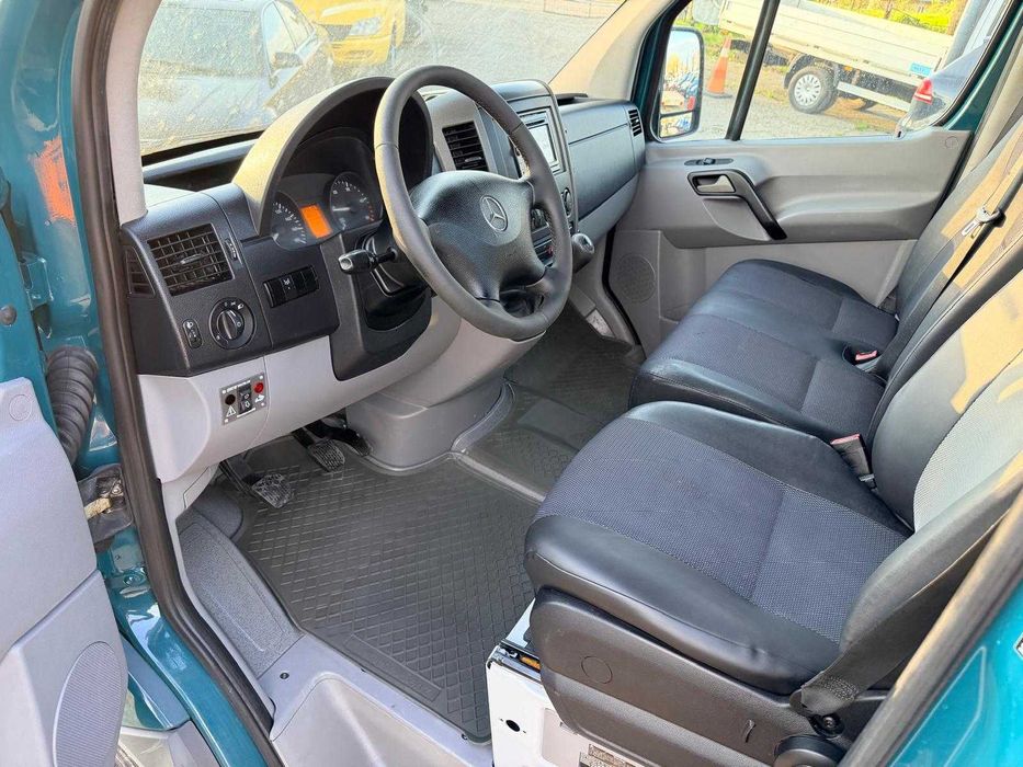 Mercedes Sprinter 415 / 3,5 T / basculabila pe cutie