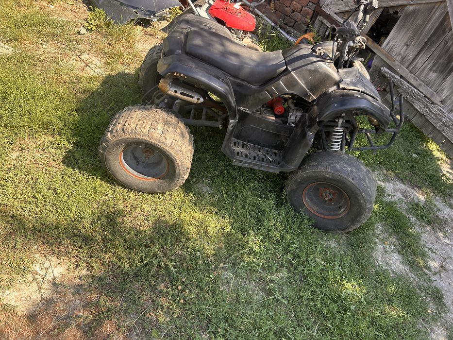 Vand atv in stare buna pret 15 milioane