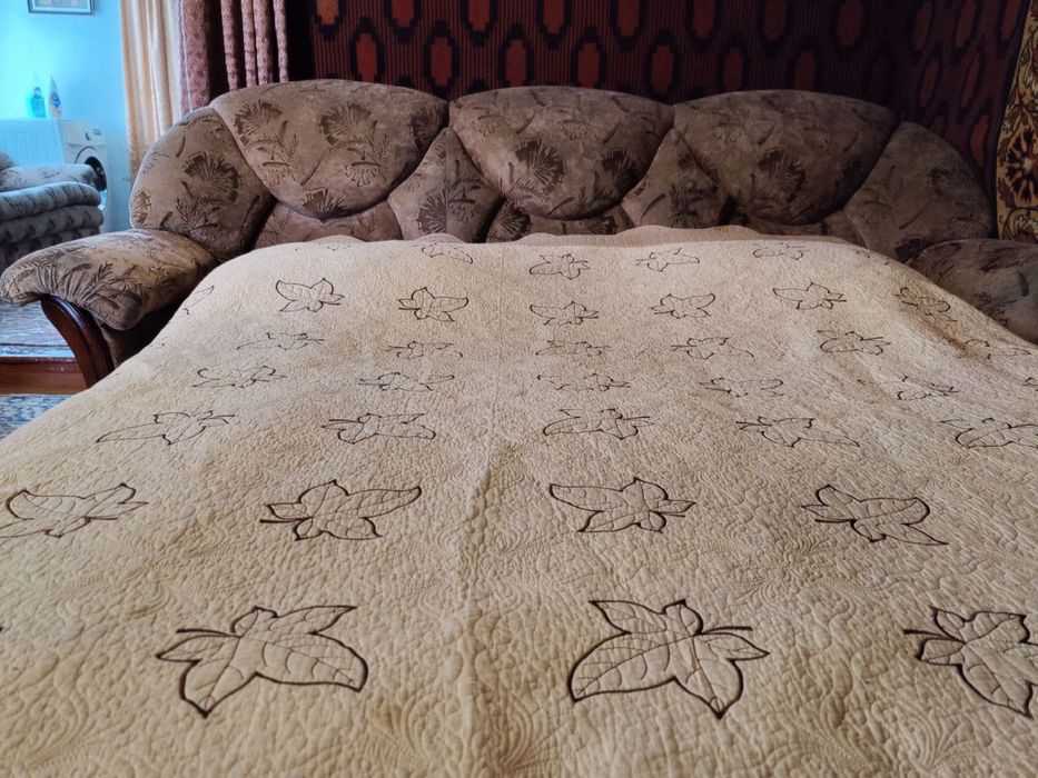 Продам 2 дивана и кресло