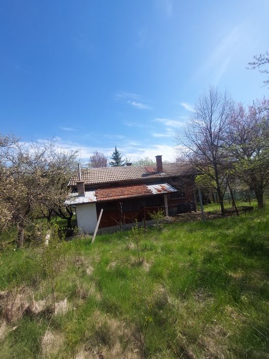 Продава къща в с. Белопопци