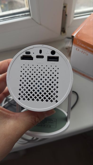 Продам проектор новый