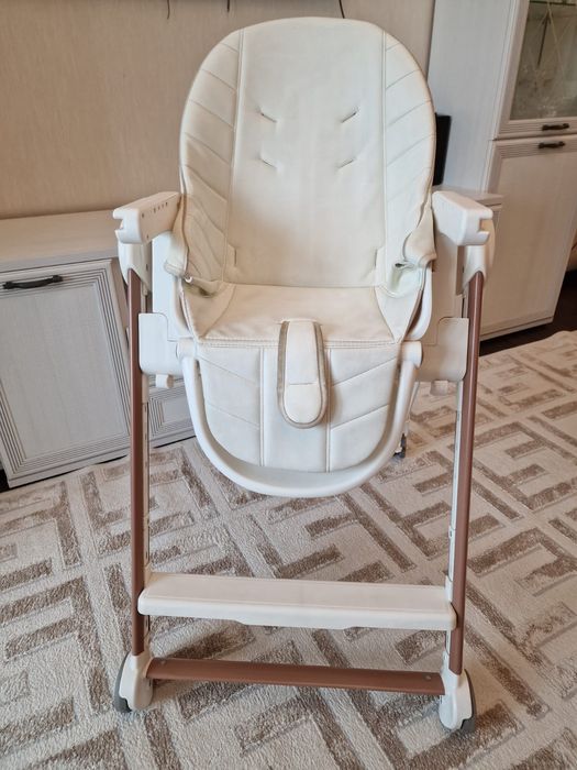 Продам столик для кормления компании HB