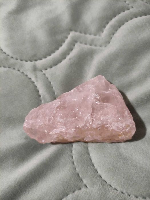 Колекция естествени кристали и полускъпоценни камъни