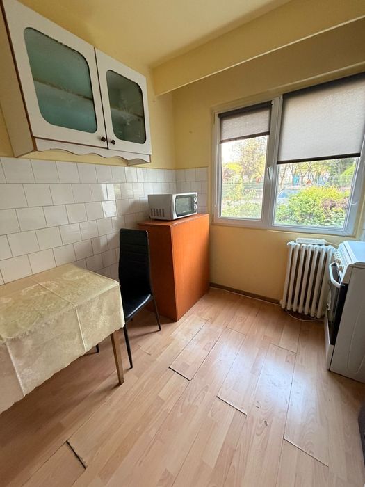 Dau în chirie apartament 3 camere - parter - loc de parcare inclus