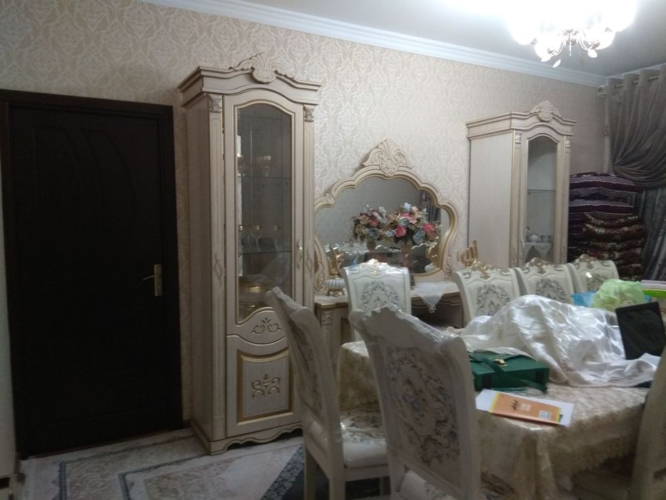 5 xonali uy sotiladi 2 etaj 2*6 balkoni bor toza remont
