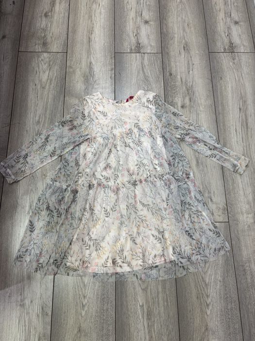 Продам 4 платья для девочки