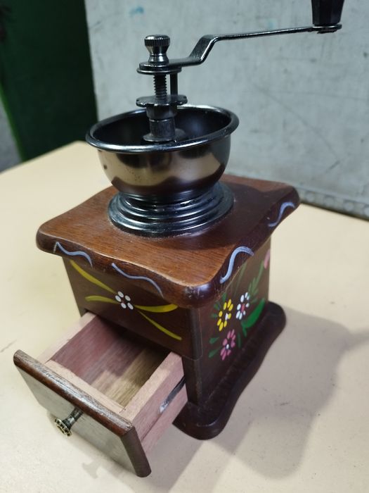 У никална ръчна кафемелачка