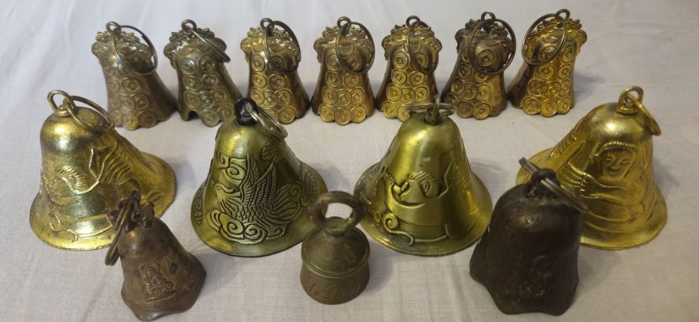 Vand clopotei ornamentali de colectie.Vezi cele 8 poze atasate