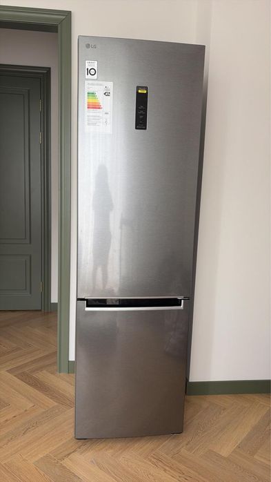 Продам холодильник LG GC-B509MLWM
