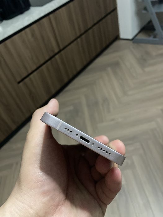 iPhone 13 розовый