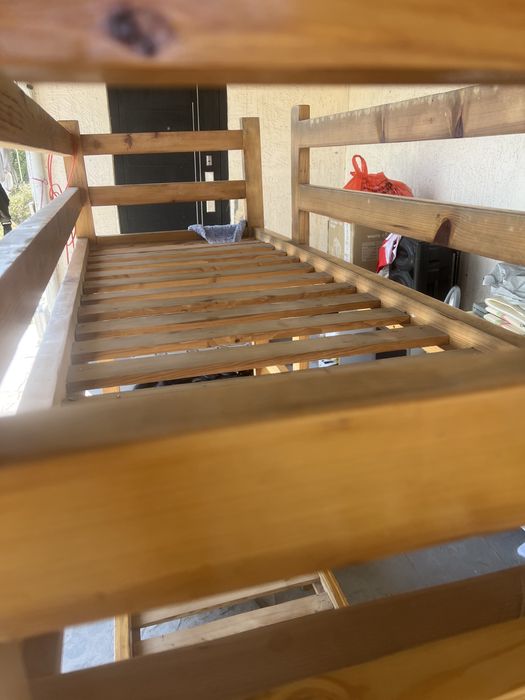 Деревянный двухъярусная кровать