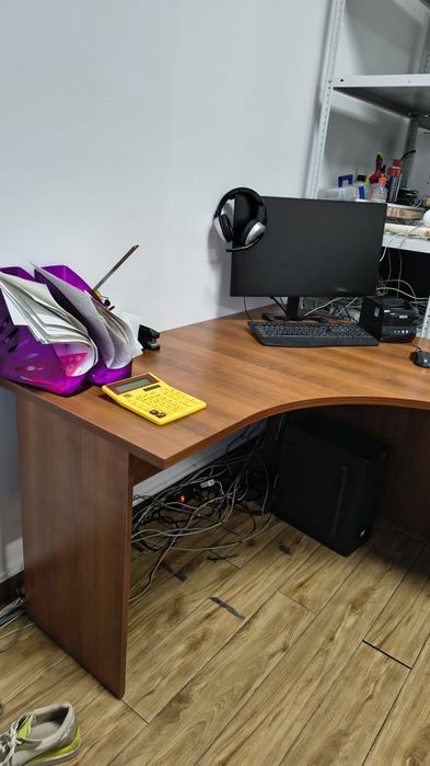 Угловой компьютерный стол