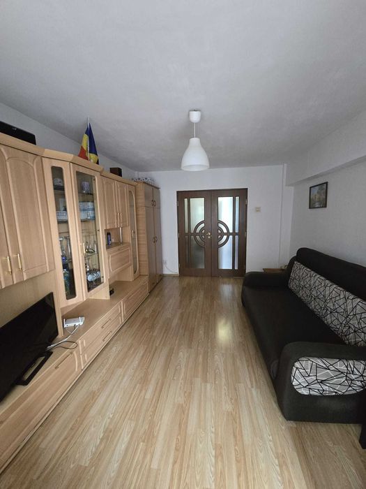 Vând apartament cu 3 camere - zona Astra - Zorilor