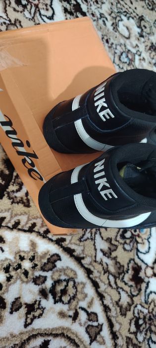 Nike krasovka sotiladi