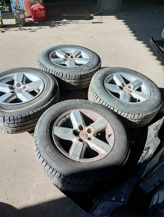 Гуми с джанти 16цола Toyota Rav 4 2004 година