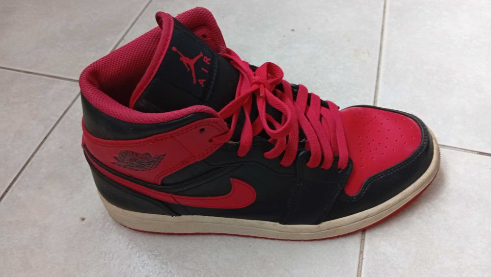 Маратонки Nike Jordan mid,отлични,удобни.