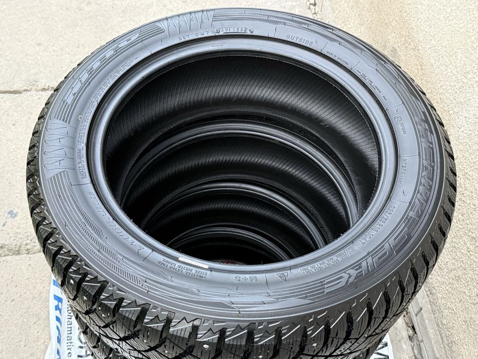 235|55 R18. Nitto Therma Spike.