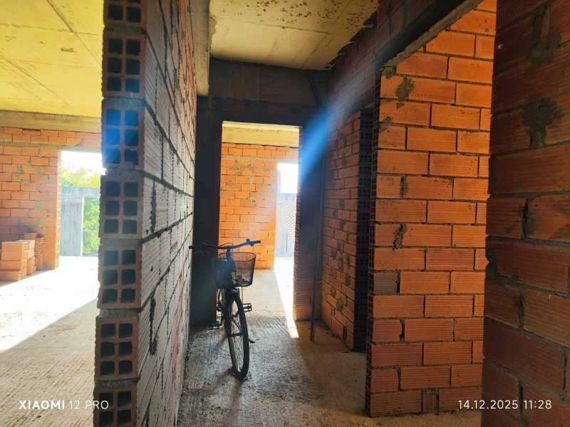 Недовършен апартамент с голям двор в Неа Кердилия, Амфиполи