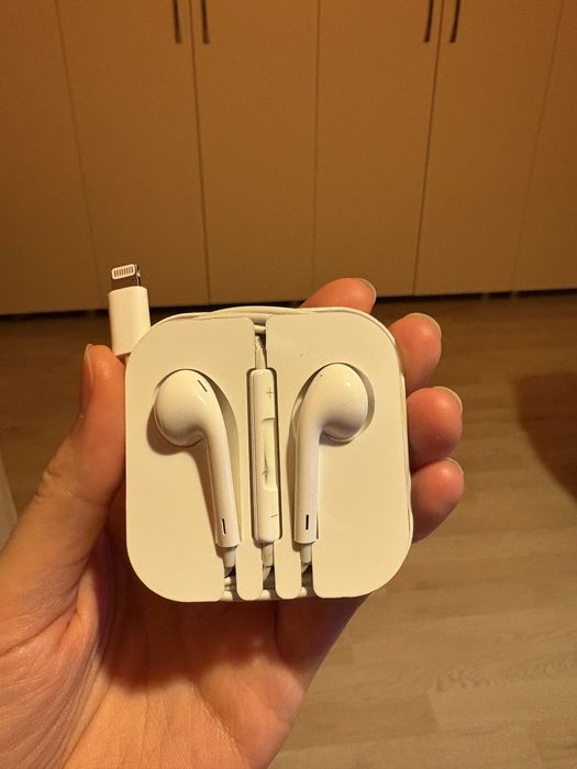 iPhone SE 2020, full box