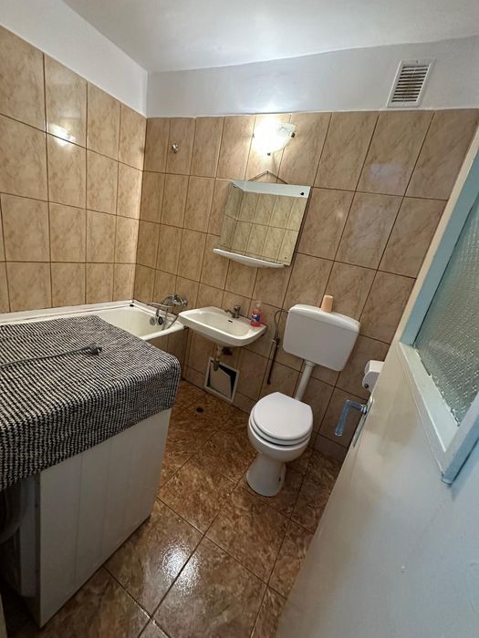 Închiriez garsoniera
