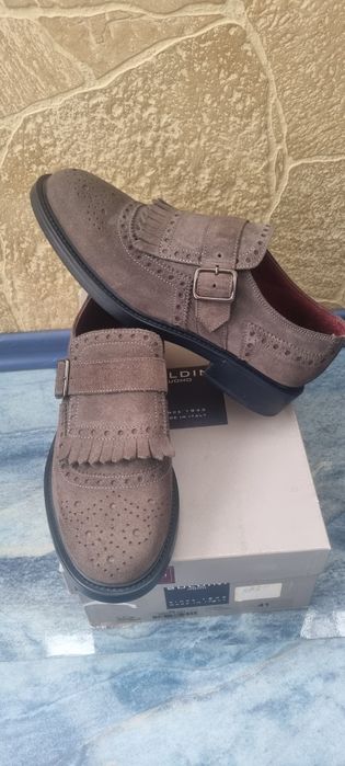 Pantofi din piele noi