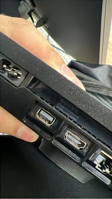 Playstation 4 slim 1 tb + GamePass