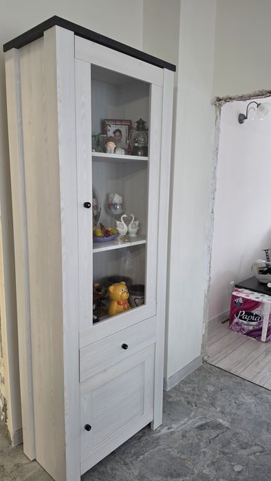Продавам шкаф с LED
