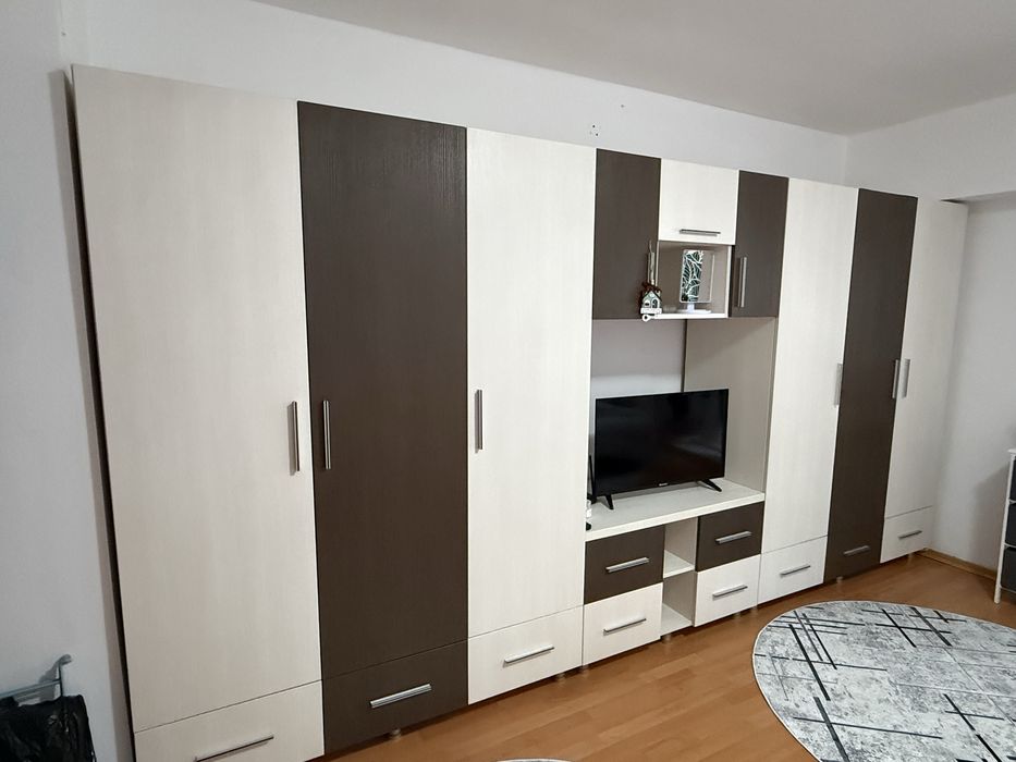 Vand set de mobila pt dormitor + pat