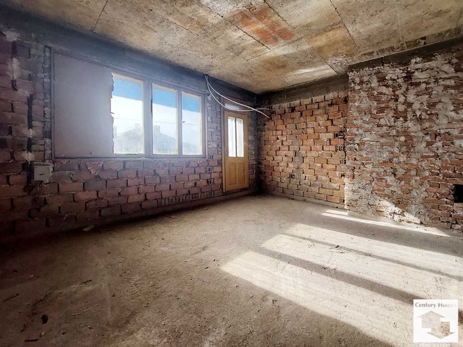 105597 Първи етаж от двуфамилна къща  в кв. Акация, гр. В. Търново