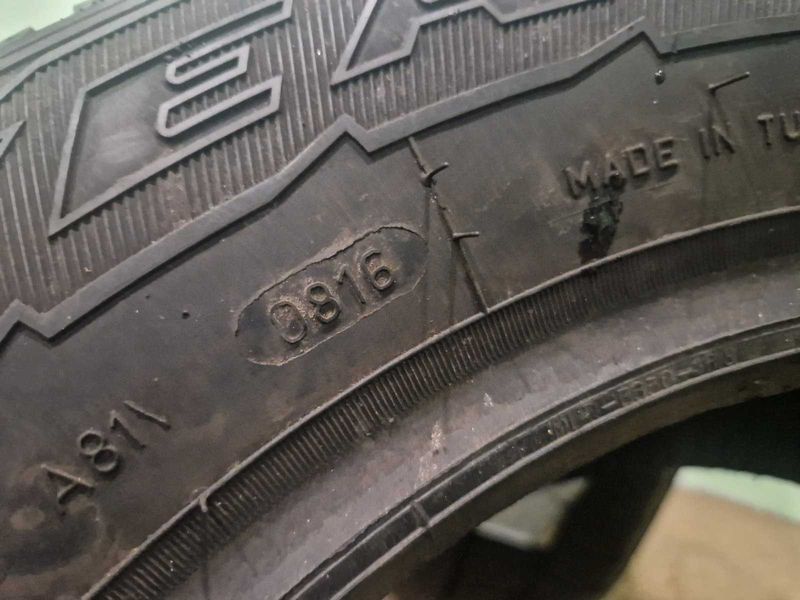 2 Goodyear R15C 215/65/ 
летни гуми 
DOT0816