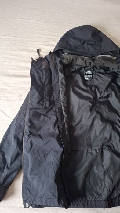 Scurtă impermeabilă THE NORTH FACE femei (de iarnă)
