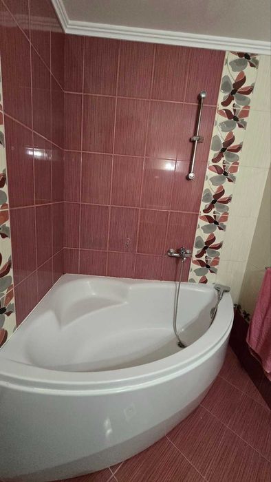 Изгрев тристаен апартамент обзаведен