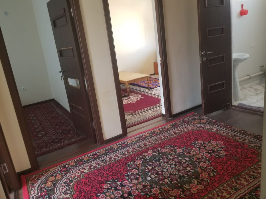 Qorasuvda korzinka yonida 3 xona ijaraga 
 5 qavatli dom
 4 -qavatida