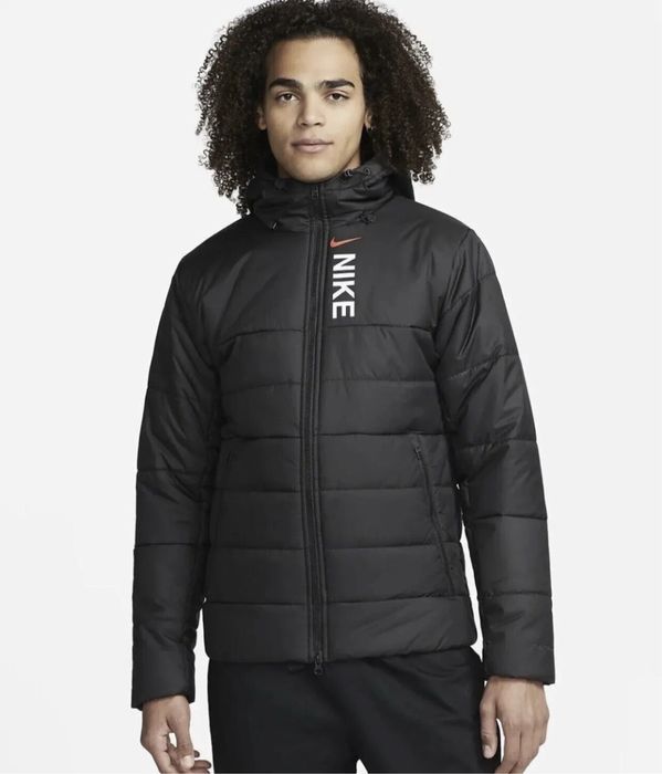 Демисезонная куртка Nike