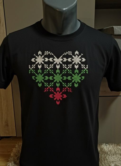 Тениска с българска шевица-сърце