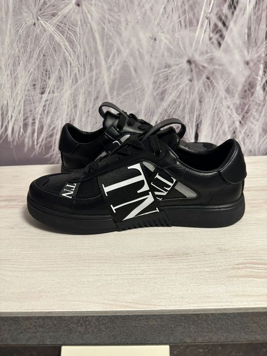 Adidasi Valentino Noi