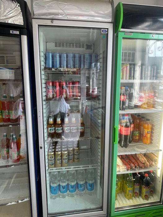 Продам витринные холодильники