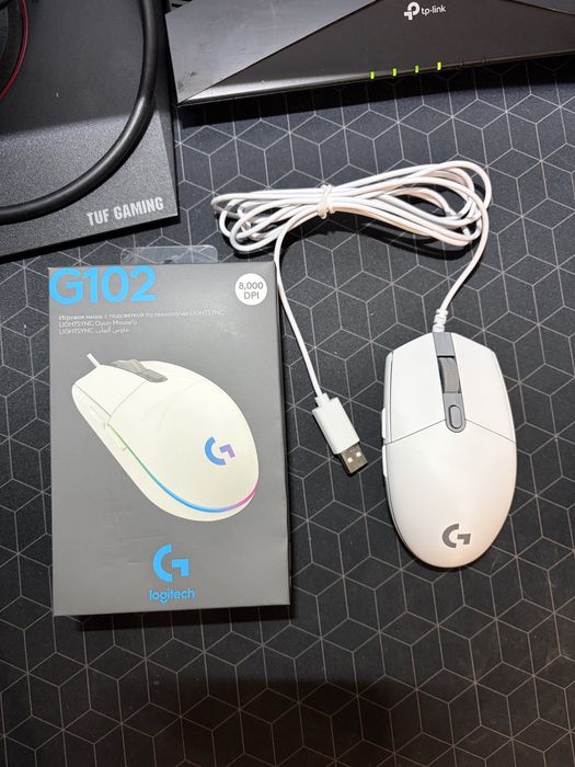 Mouse gaming Logitech G102 Lightsync, 8000 dpi, RGB, Alb