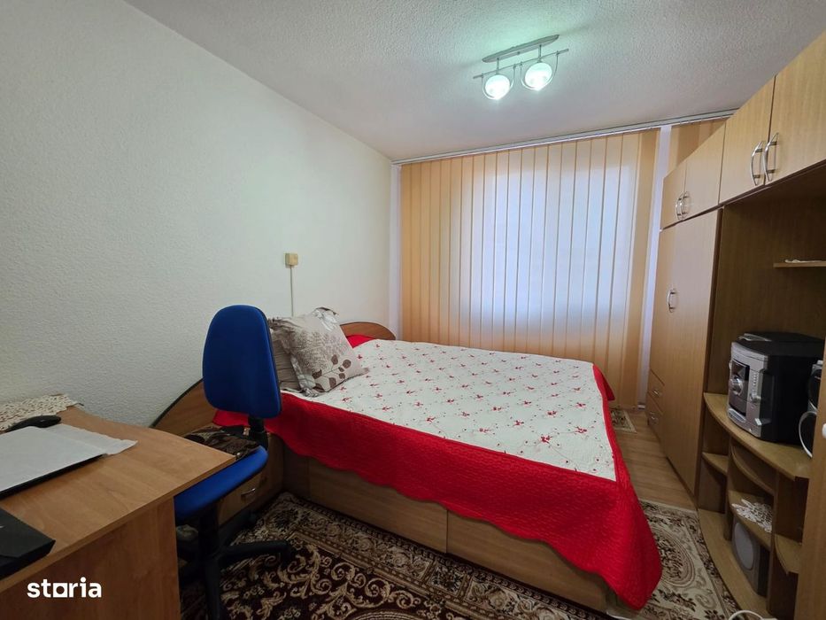 3 camere, decomandat, zona Smirodava, 2 băi, 72 mp