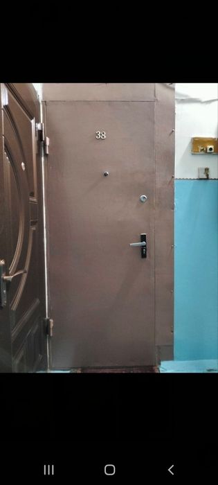 Продаётся железная дверь.