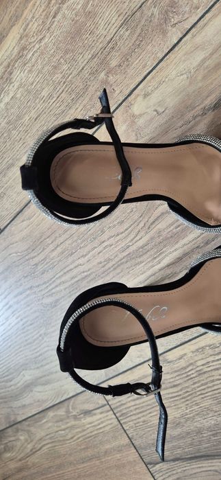 Обувки на висок ток