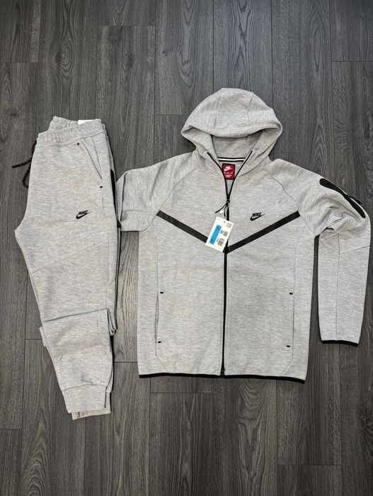 Trening Nike Tech Gri - Set Complet
