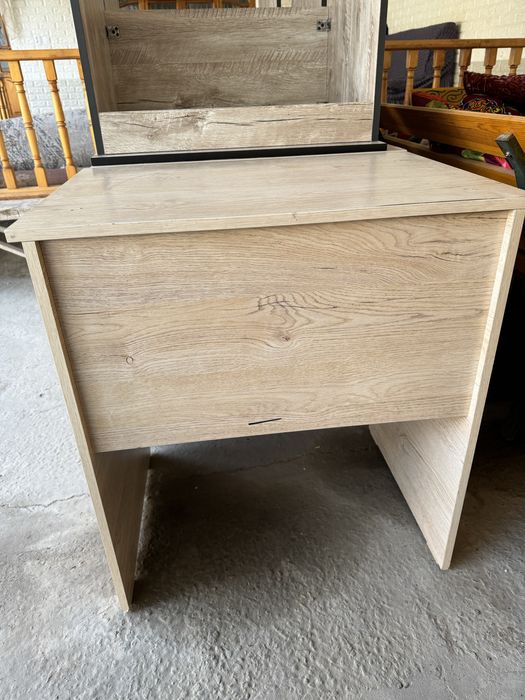 Parta i stulya prodayutsa