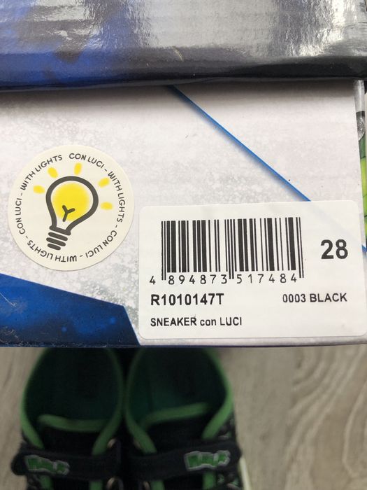 Adidasi tenesi lumini hulk panza