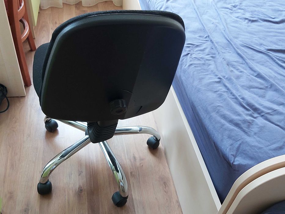 продавам стол Prestige от серията CARMEN-удобен,функционален,въртящ се