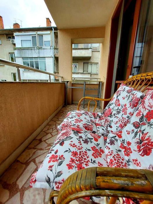 Дава се под наем Двустаен апартамент в Бургас, Център - 80 кв.м за 331.5 € - Снимка #4