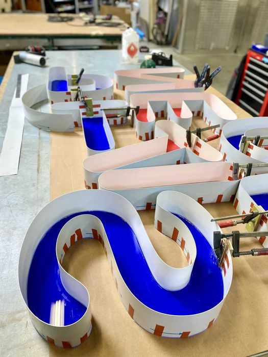 Наружная реклама  Баннеры Поклейка Oracal  Объёмные буквы  Световые