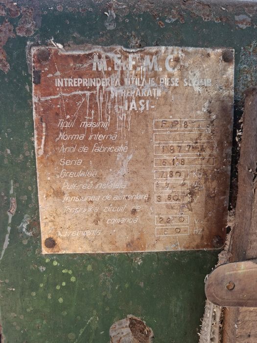 Vand banzic vertical și abric
