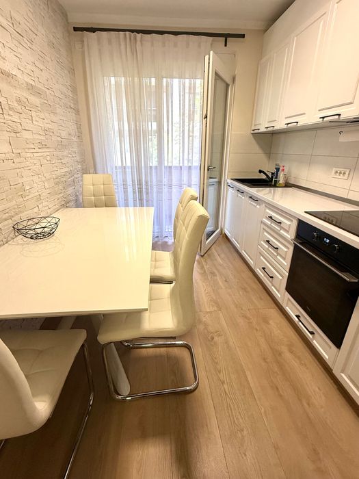 Apartament cu 3 camere de închiriat în West Residence cu loc de parcare inclus