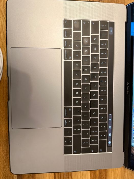 MacBook Pro 15" model A1990